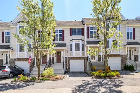 904 Larson Dr #904, Danbury, CT 06810