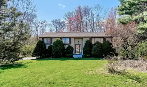 3 Bluebell Ln, Simsbury, CT 06070
