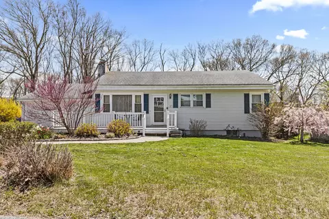 17 Rock Ridge Rd, Waterford, CT 06385