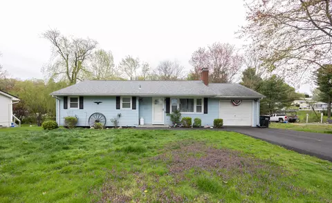 124 Wayne Ln, Meriden, CT 06450