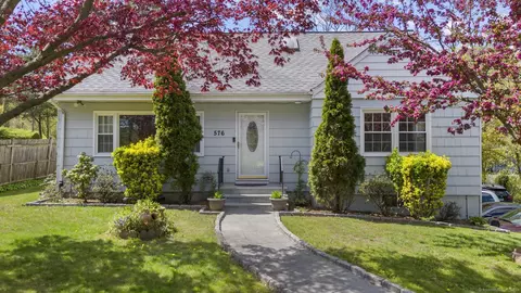 576 Stillwater Rd, Stamford, CT 06902
