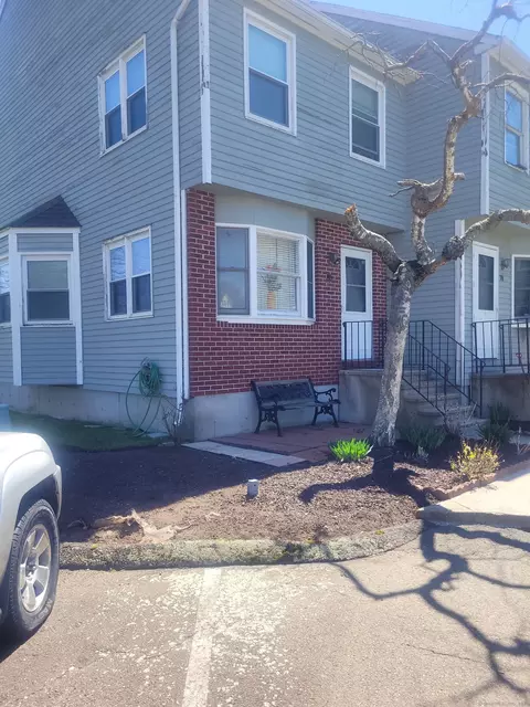 80 Coggswell St #80, Bridgeport, CT 06610