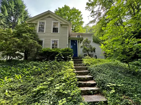 8 Bokum Rd, Chester, CT 06412