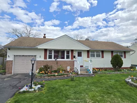 84 Custer Dr, Windsor, CT 06095 photo 1