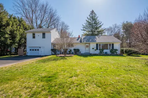 9 E Hill Rd, Canton, CT 06019