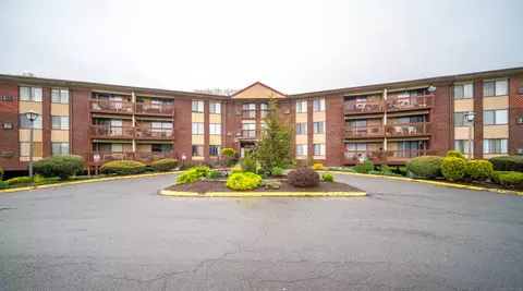 2304 Cromwell Hills Dr #2304, Cromwell, CT 06416