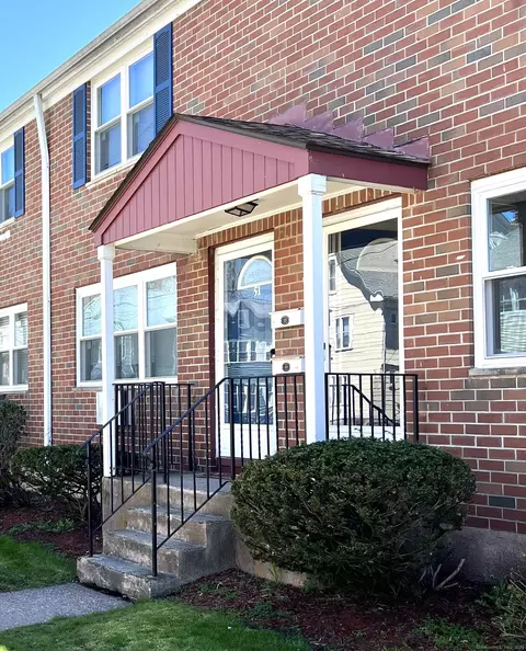 49 Saunders St #49, East Hartford, CT 06108