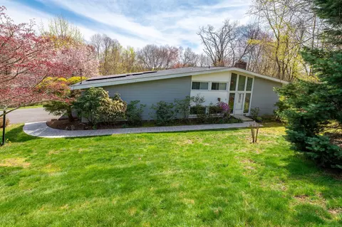623 Saddle Ridge Rd, Orange, CT 06477