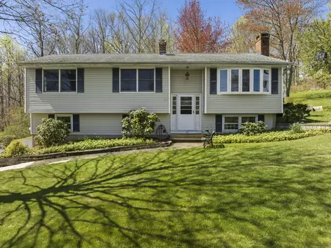 29 Brownstone Rd, Wallingford, CT 06492