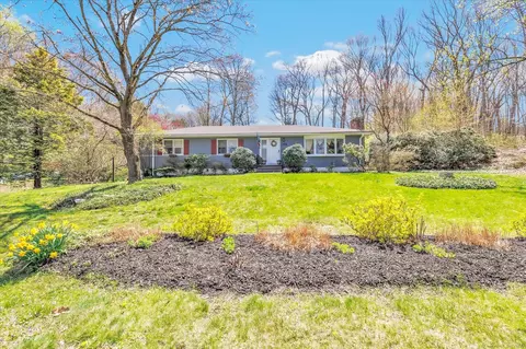 84 Columbine Dr, Trumbull, CT 06611