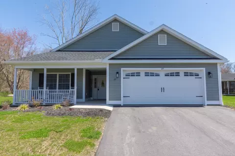 27 Henry Dr, Moosup, CT 06354