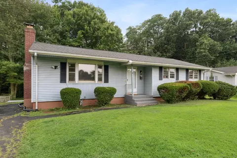 81 Red Top Dr, West Hartford, CT 06110