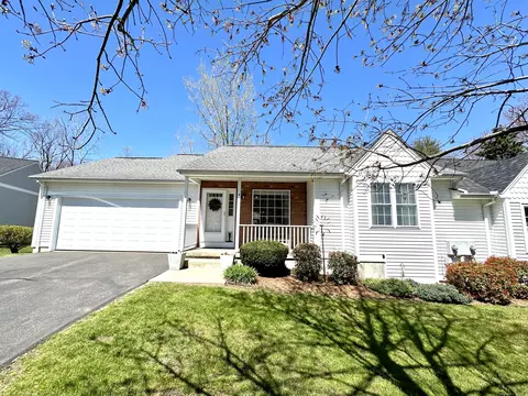 4 Glenbrook Dr #4, Windsor Locks, CT 06096