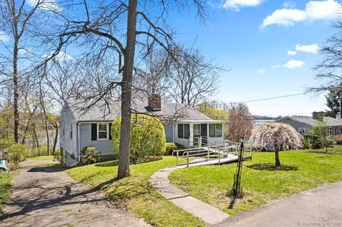 36 Oak Ridge Rd, Branford, CT 06405