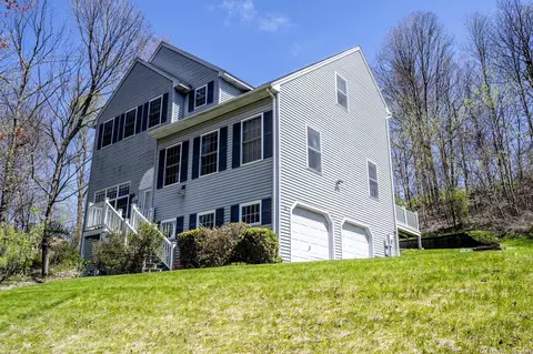 26 Elizabeth Ln, Middletown, CT 06457