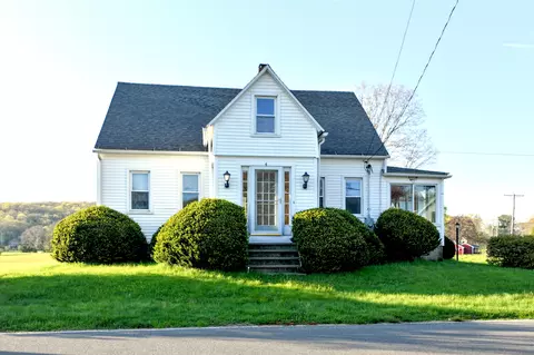 4 Bahr Rd, Deep River, CT 06417