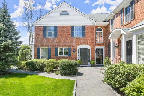 7 Maple St #7, New Canaan, CT 06840