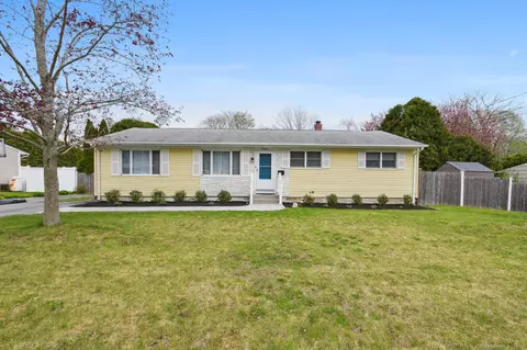 18 Indigo St, Mystic, CT 06355