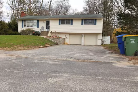 40 Skyview Ln, Waterbury, CT 06708