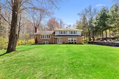 12 Fernbrook Dr, Brookfield, CT 06804