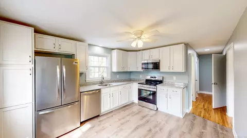 28 Chapel Hill Rd, Montville, CT 06370