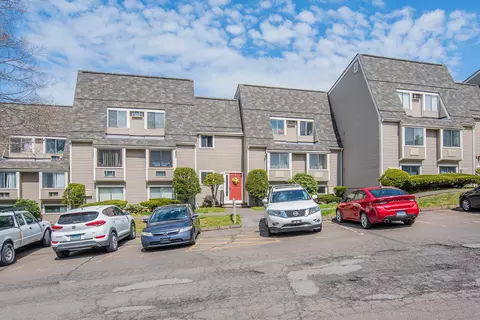 99 Kent Ct, Meriden, CT 06450
