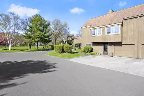 548 Narraganset Ln #A, Stratford, CT 06614