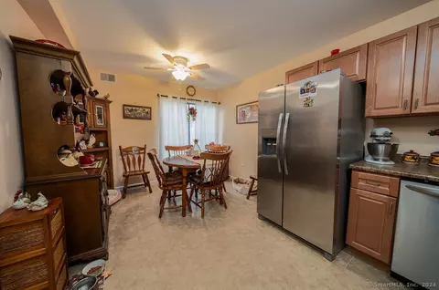 8 Birch Ln #E, East Haven, CT 06513