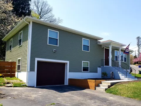 37 Juniper Ridge Dr, Waterbury, CT 06708