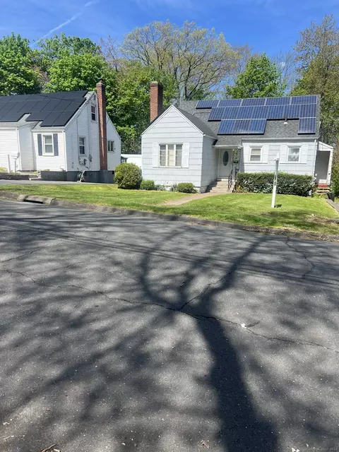 110 Greenlawn St, East Hartford, CT 06108