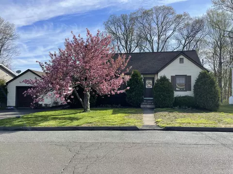 6 Ivy Ln, Danbury, CT 06811