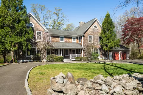 174 E Hunting Ridge Rd, Stamford, CT 06903