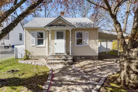 276 Soundview Ave, Bridgeport, CT 06606