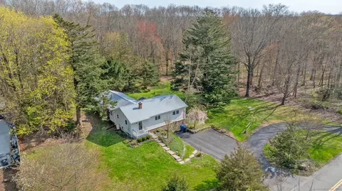 219 Oxoboxo Cross Rd, Montville, CT 06370