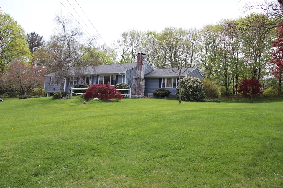 610 Avon Dr, Orange, CT 06477 32 Photos Movoto