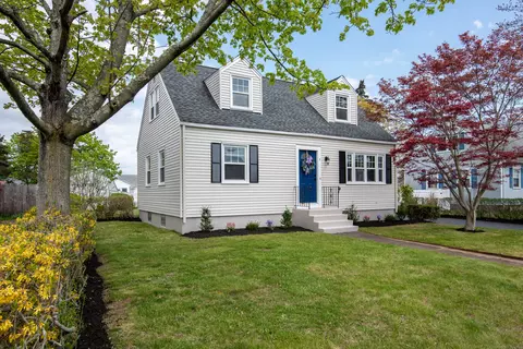 5 Stoddard Rd, East Haven, CT 06512