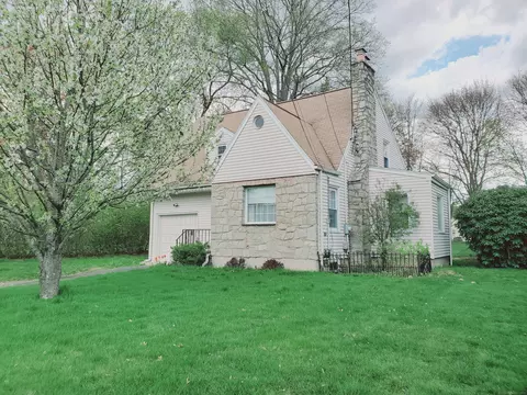 30 Sunnyridge Pkwy, Trumbull, CT 06611