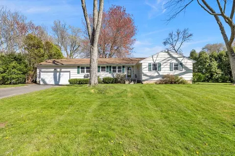 34 Skonet Rd, West Hartford, CT 06117