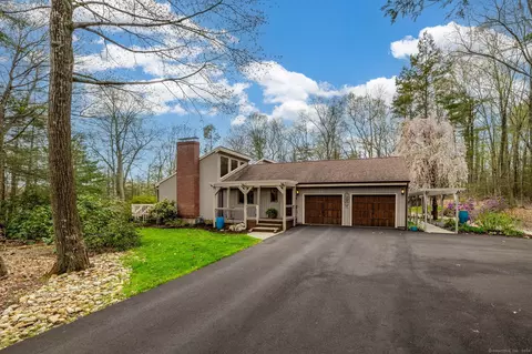 5 Wyngate Dr, Avon, CT 06001