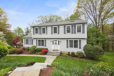 17 Rudolf Ln, Norwalk, CT 06851