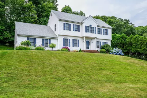 9 Hidden Brook Rd, Hamden, CT 06518