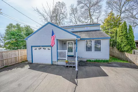 19 Parker Pl, Branford, CT 06405