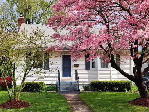 27 Linnmore Dr, Manchester, CT 06040
