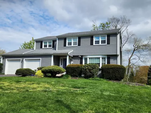 22 Coachmen Ln, Newington, CT 06111