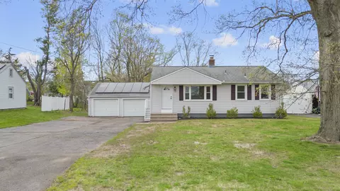 13 Norway Rd, North Haven, CT 06473