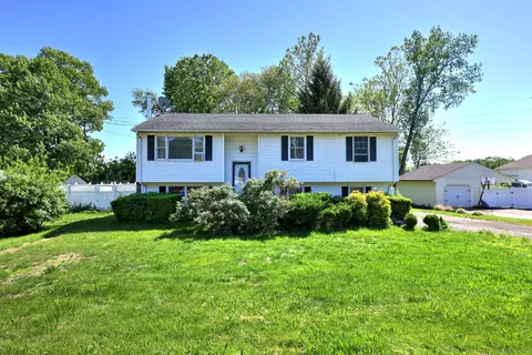 10 Circle Dr, Wallingford, CT 06492