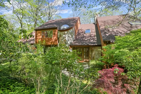 158 Peaceable Ridge Rd, Ridgefield, CT 06877
