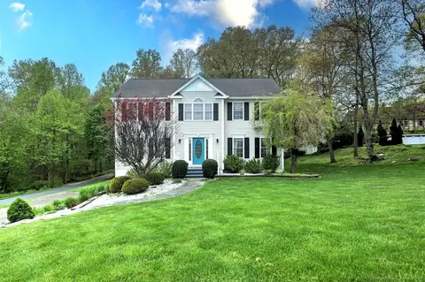 16 Jeanetti Dr, Derby, CT 06418