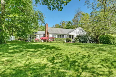 109 W Cross Rd, New Canaan, CT 06840