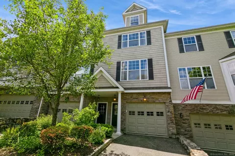 94 Woodcrest Ln #94, Danbury, CT 06810